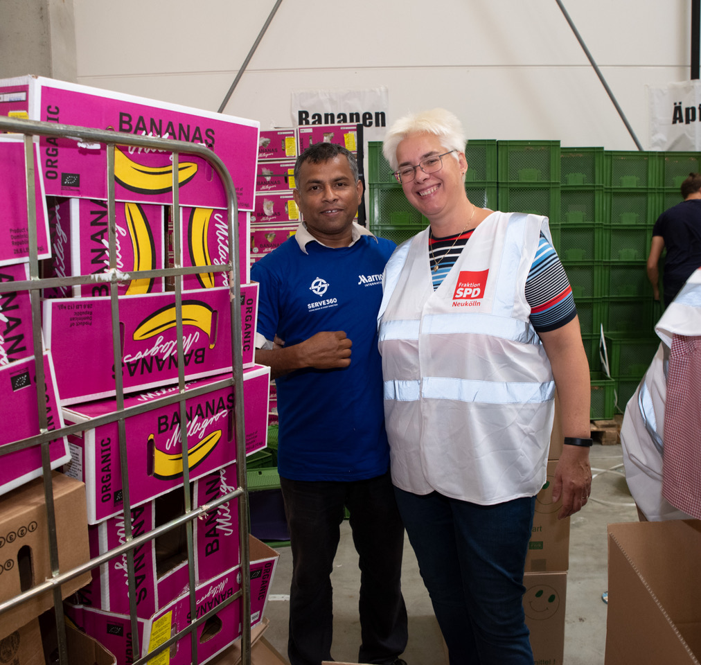 SPD Fraktion half mit, 60.000 Bio-Brotboxen für Erstklässler zu packen 7