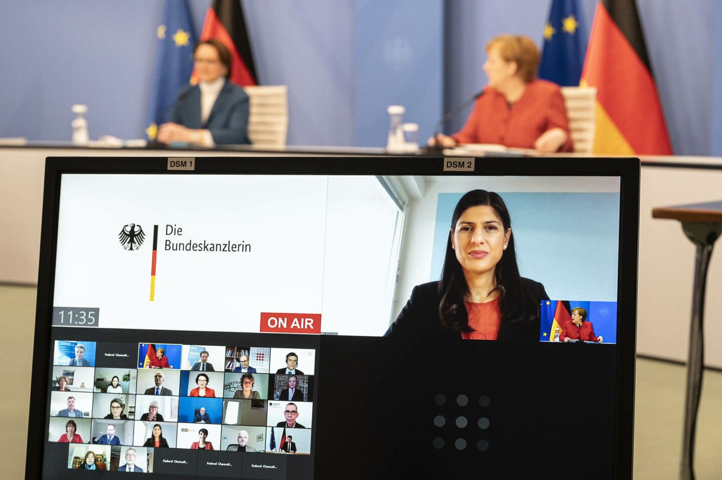 Derya Çağlar übergibt Abschlussbericht der Fachkommission Integrationsfähigkeit an die Bundeskanzlerin 2