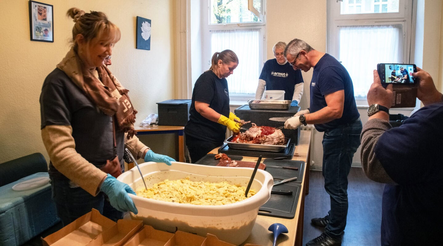 Zehn Jahre Spanferkelessen zu Erntedank 2