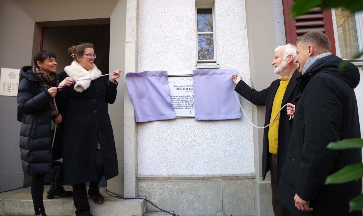 Gedenktafel für Günter de Bruyn in Britz enthüllt 2