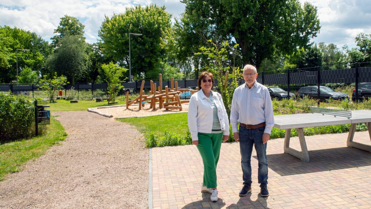 Ein Ort für Bewegung und Gemeinschaft - Oskar-Heinroth-Schule weiht neue Schulwiese ein 1