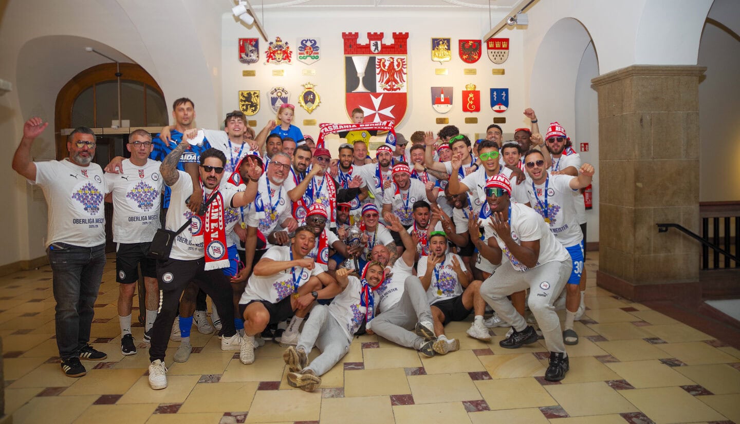 Empfang im Rathaus - Unser Bezirksbürgermeister Martin Hikel empfing den Regionalliga-Aufsteiger SV Tasmania 2