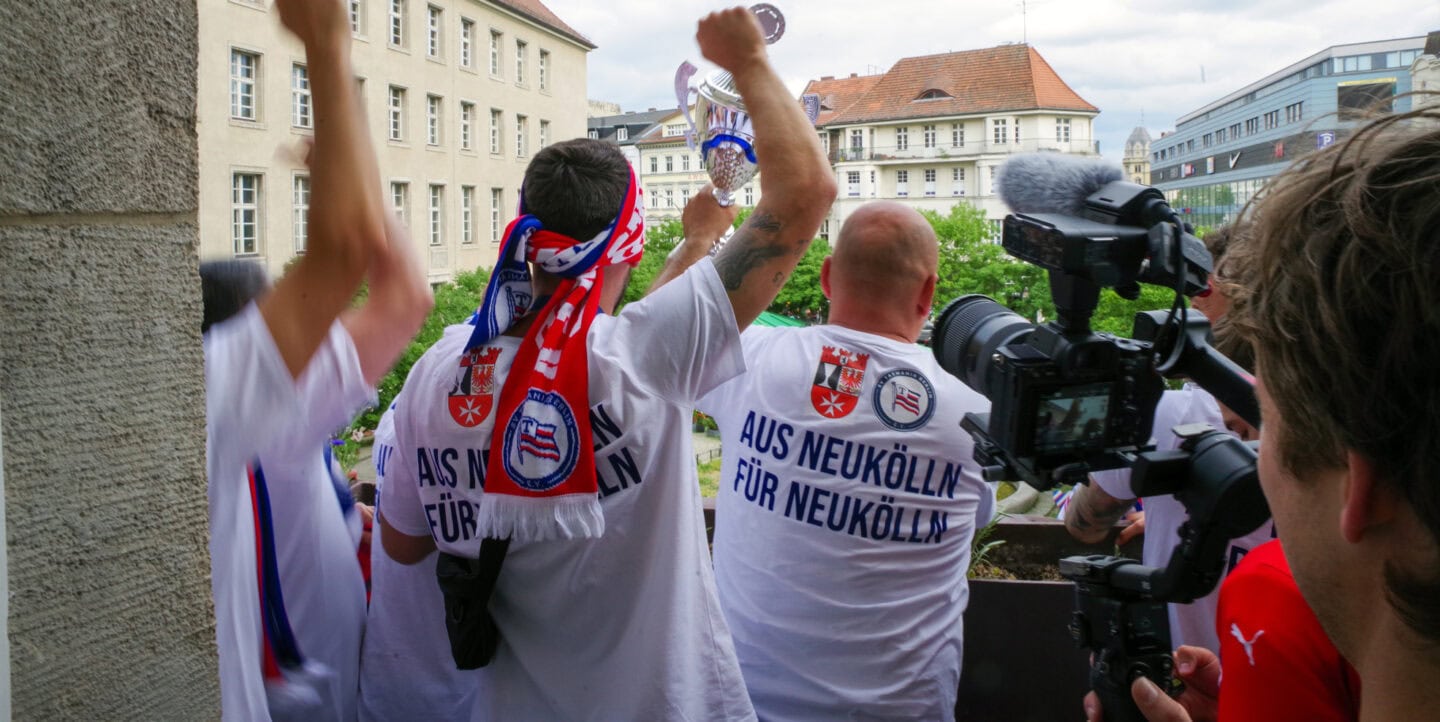 Empfang im Rathaus - Unser Bezirksbürgermeister Martin Hikel empfing den Regionalliga-Aufsteiger SV Tasmania 4